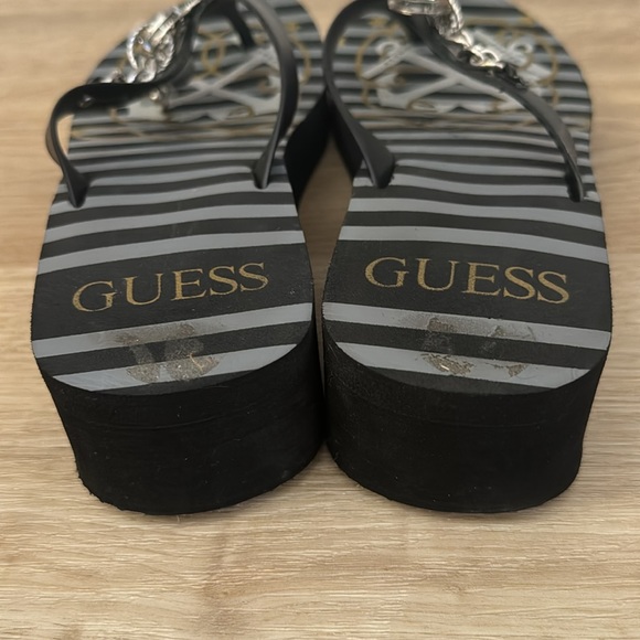 Guess Flip Flops - Picture 3 of 8